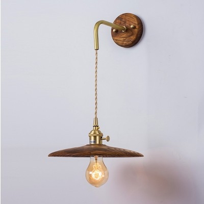 Retro nordijska zidna lampa uz krevet s prekidačem, drvo u boji oraha, masivno drvo, nostalgična kreativna rasvjeta