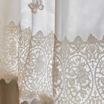 Bijela zavjesa u francuskom stilu za vrata garderobe, s vezicama, bez bušenja