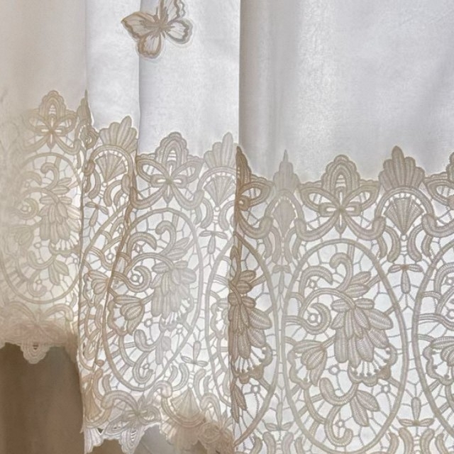 Bijela zavjesa u francuskom stilu za vrata garderobe, s vezicama, bez bušenja