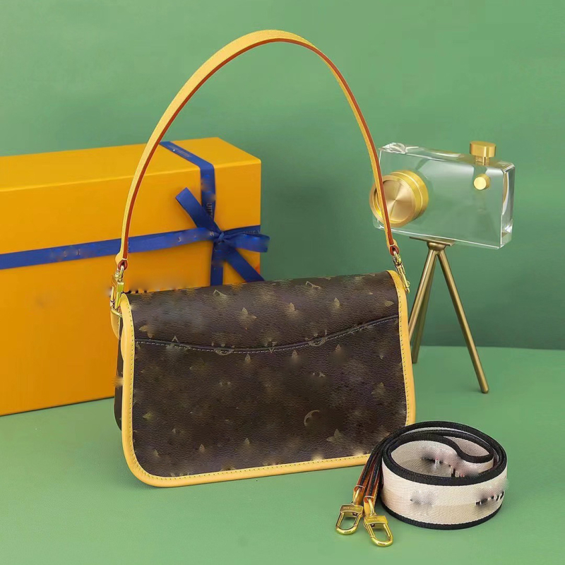 Visokokvalitetna nova mini baguette torbica s monogramom, moderan mali kvadratni dizajn, za rame i crossbody nošenje
