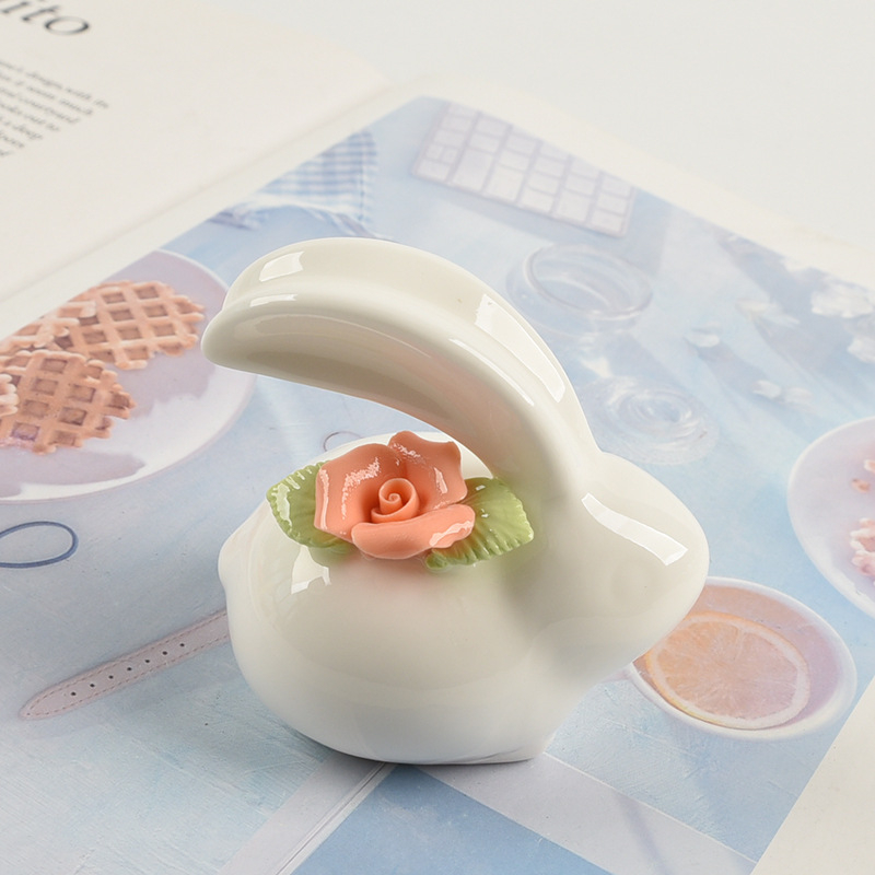 Porcelanski zeko s ručno oblikovanim cvjetovima, stolna dekorativna figurica u tea-pet stilu, dar za par