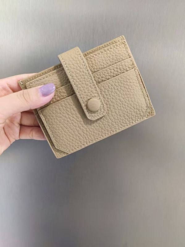 Ženski kožni držač kartica, kratki stil, višestruki pretinci za kartice i pretinac za ID