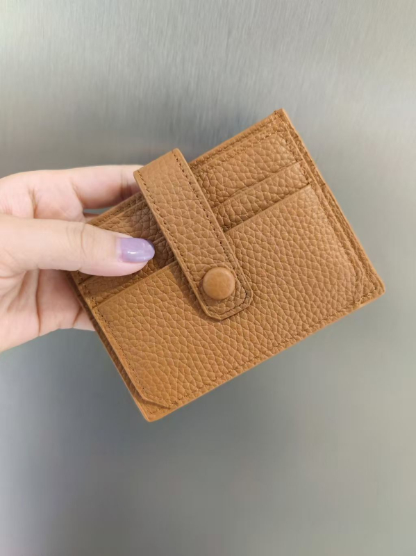 Ženski kožni držač kartica, kratki stil, višestruki pretinci za kartice i pretinac za ID