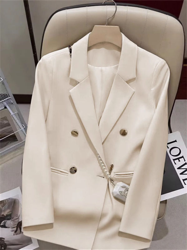 Sacou alb de damă, elegant, croială slim, potrivit pentru birou