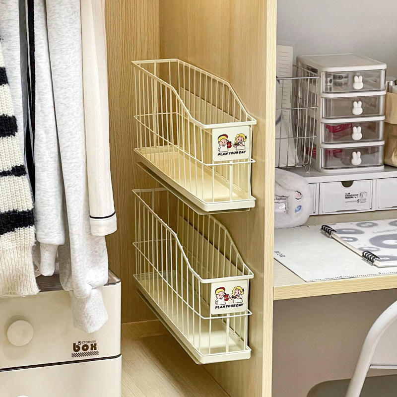 Zidni sustav za pohranu garderobe s izvlačnim košem za donje rublje i čarape