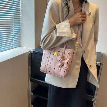 Premijerna mala žena torba u korejskom stilu, novi modni dizajn, svestrana za ramenu ili crossbody, teksturirana tiskana tote torba