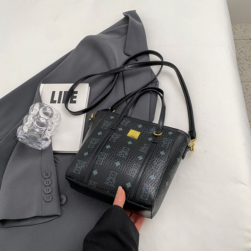 Premijerna mala žena torba u korejskom stilu, novi modni dizajn, svestrana za ramenu ili crossbody, teksturirana tiskana tote torba
