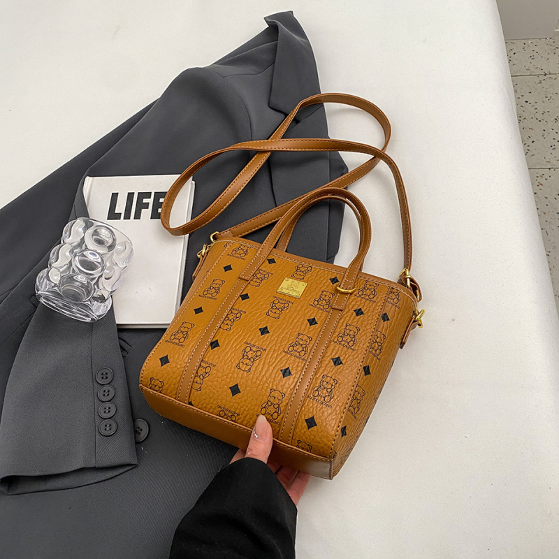 Premijerna mala žena torba u korejskom stilu, novi modni dizajn, svestrana za ramenu ili crossbody, teksturirana tiskana tote torba