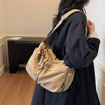 Nova jesensko–zimska crossbody torba s višestrukim džepovima i velikim kapacitetom, moderan minimalistički stil, ležeran i svestran