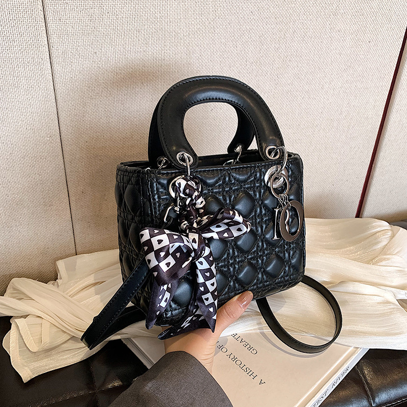 PU kožna ženska torba s dijamantnim prešitkom — mala torba preko ramena i crossbody, stil Diana