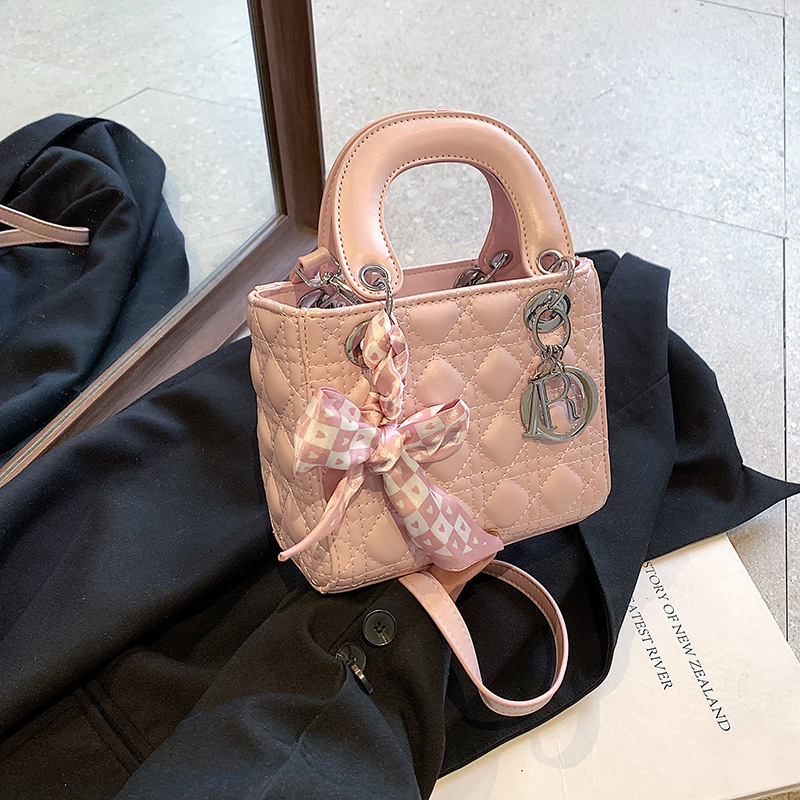 PU kožna ženska torba s dijamantnim prešitkom — mala torba preko ramena i crossbody, stil Diana