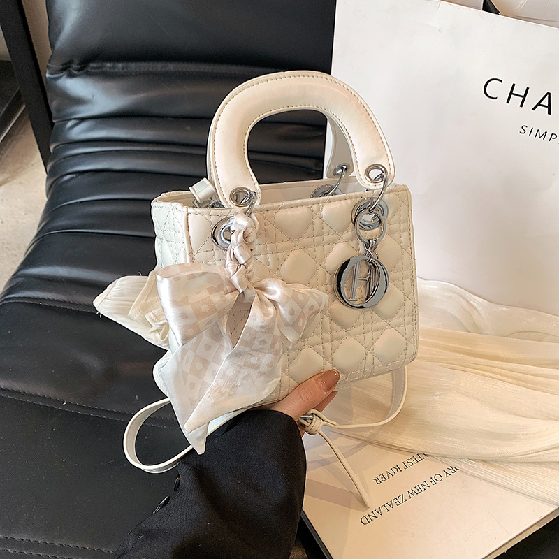 PU kožna ženska torba s dijamantnim prešitkom — mala torba preko ramena i crossbody, stil Diana
