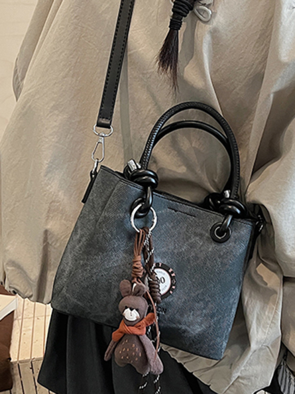Mala crossbody torba tipa bucket sa zatvaračem, gradski minimalistički dizajn, retro inspiracija