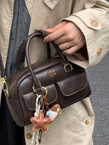 Urban minimalistička torba za rame i crossbody, PU koža, mala kvadratna torba, srednje veličine, jesen 2025, podstava od poliestera, horizontalni kvadratni oblik, zatvaranje zipom, inspirirano korejskim stilom.