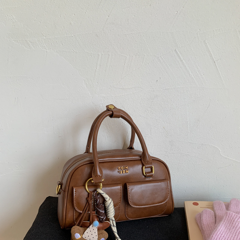Urban minimalistička torba za rame i crossbody, PU koža, mala kvadratna torba, srednje veličine, jesen 2025, podstava od poliestera, horizontalni kvadratni oblik, zatvaranje zipom, inspirirano korejskim stilom.