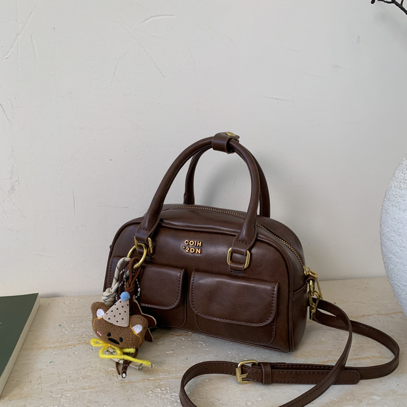 Urban minimalistička torba za rame i crossbody, PU koža, mala kvadratna torba, srednje veličine, jesen 2025, podstava od poliestera, horizontalni kvadratni oblik, zatvaranje zipom, inspirirano korejskim stilom.