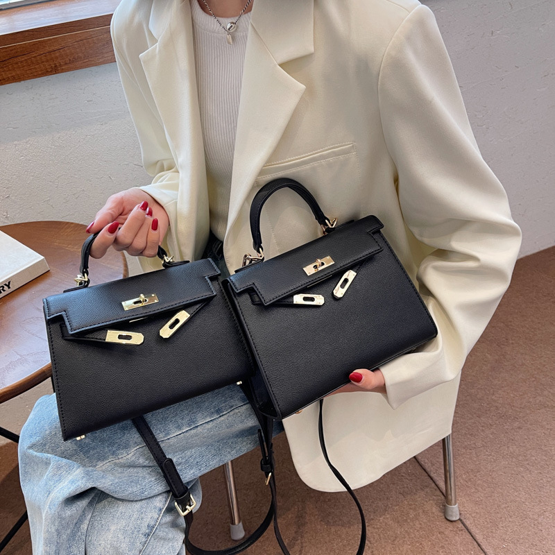 Nova teksturirana mala ženska crossbody torba za 2026. godinu, moderan modni stil, Kelly stil torba