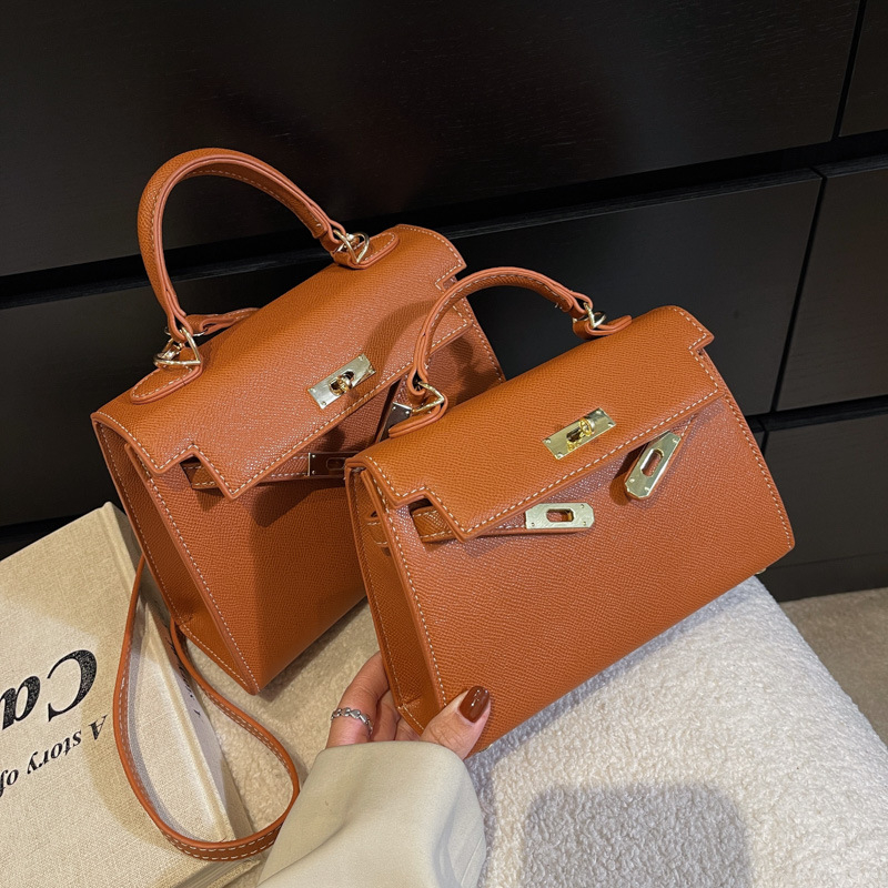 Nova teksturirana mala ženska crossbody torba za 2026. godinu, moderan modni stil, Kelly stil torba