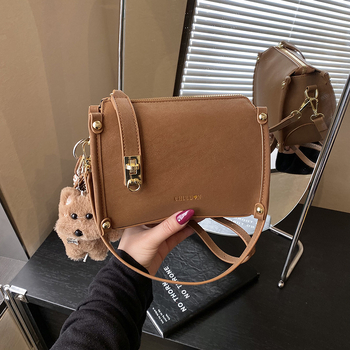 Dámska retro malá štvorcová crossbody taška s matnou textúrou, jar 2026