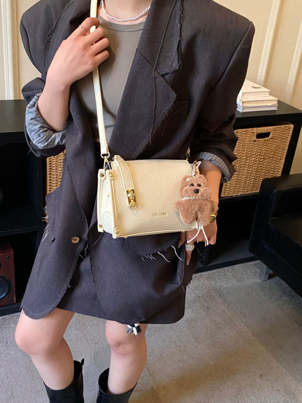 Dámska retro malá štvorcová crossbody taška s matnou textúrou, jar 2026