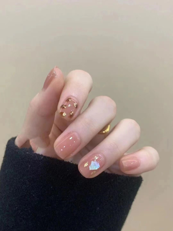 Kézzel készített UV-gél műköröm tippek, viselhetők és levehetők, őszi–téli szezonra, minimalist, magas minőségű dizájn