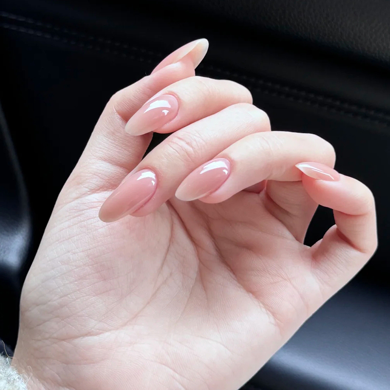 Nude színű felrakható műkörmök, rövid ovális alak, elegáns megjelenés, mandula forma, őszi–téli, világosító felület, készen áll a használatra