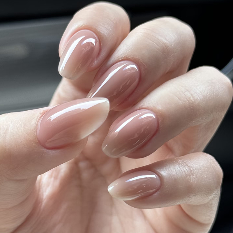 Nude színű felrakható műkörmök, rövid ovális alak, elegáns megjelenés, mandula forma, őszi–téli, világosító felület, készen áll a használatra