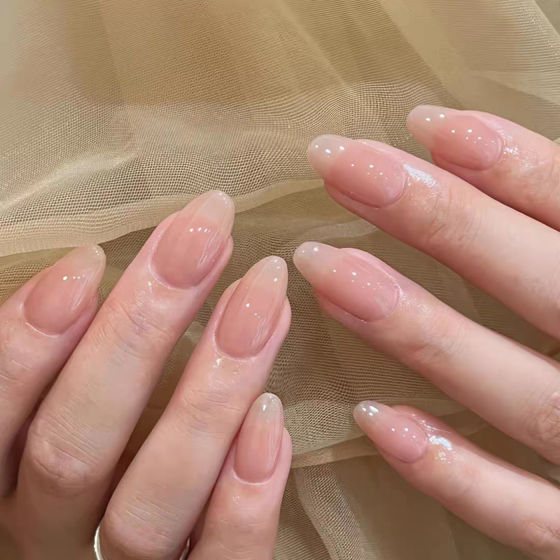 Nude színű felrakható műkörmök, rövid ovális alak, elegáns megjelenés, mandula forma, őszi–téli, világosító felület, készen áll a használatra