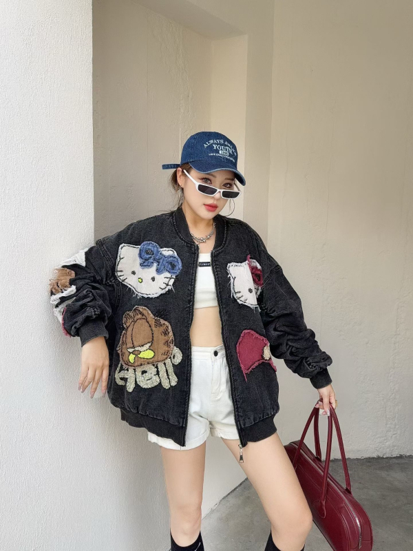 Női denim-pamut kabát súlyos hímzéssel és anime mintával, laza szabás, mindennapi utcai stílus, baseball-stílusú dzseki