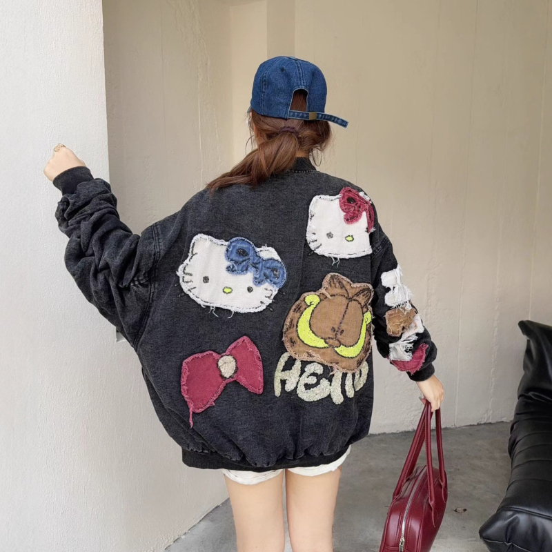 Női denim-pamut kabát súlyos hímzéssel és anime mintával, laza szabás, mindennapi utcai stílus, baseball-stílusú dzseki