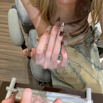 Barna gradientes leopard mintás, macska szem effektusú körömdíszítő tapasz francia manikűrhöz – luxus