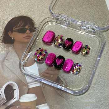 Dragon Fruit Crystal Cat Eye körmök – kézzel készített, viselhető rövid körmök, csillogó flitterekkel és szív alakú köröm matricákkal