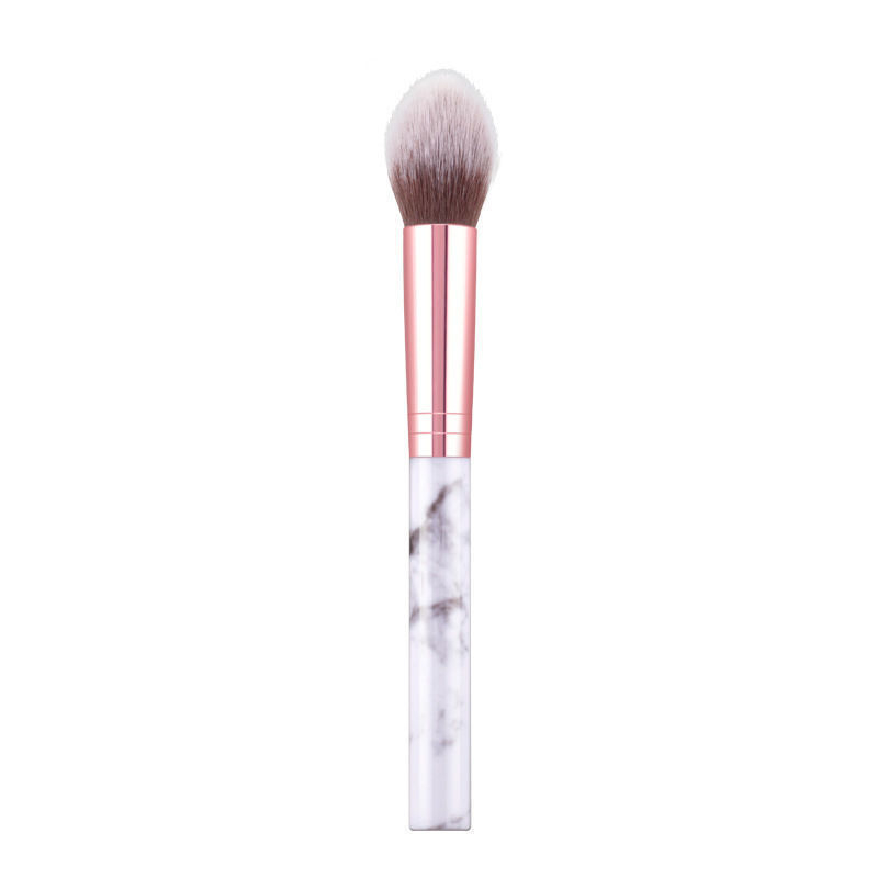 Velika, pahuljasta, prijenosna četka za šminkanje za korektor, puder i highlighter; jednodelni dizajn za početnike
