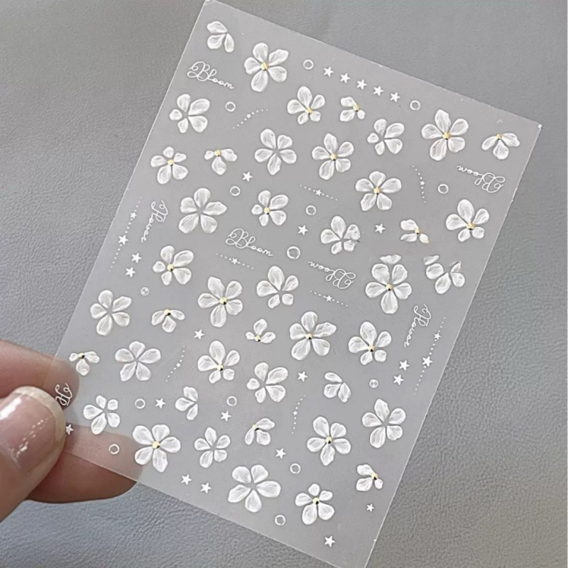 Ötpetál virágos körömdíszítő matrica – egyszínű, elegáns DIY manikűr