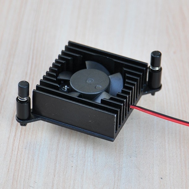 Алуминиев охладител за графична карта с вентилатор за Raspberry Pi, разстояние между чиповете на южен мост и северен мост 59 мм, работа при 5V–12V, размери 38×37×14 мм