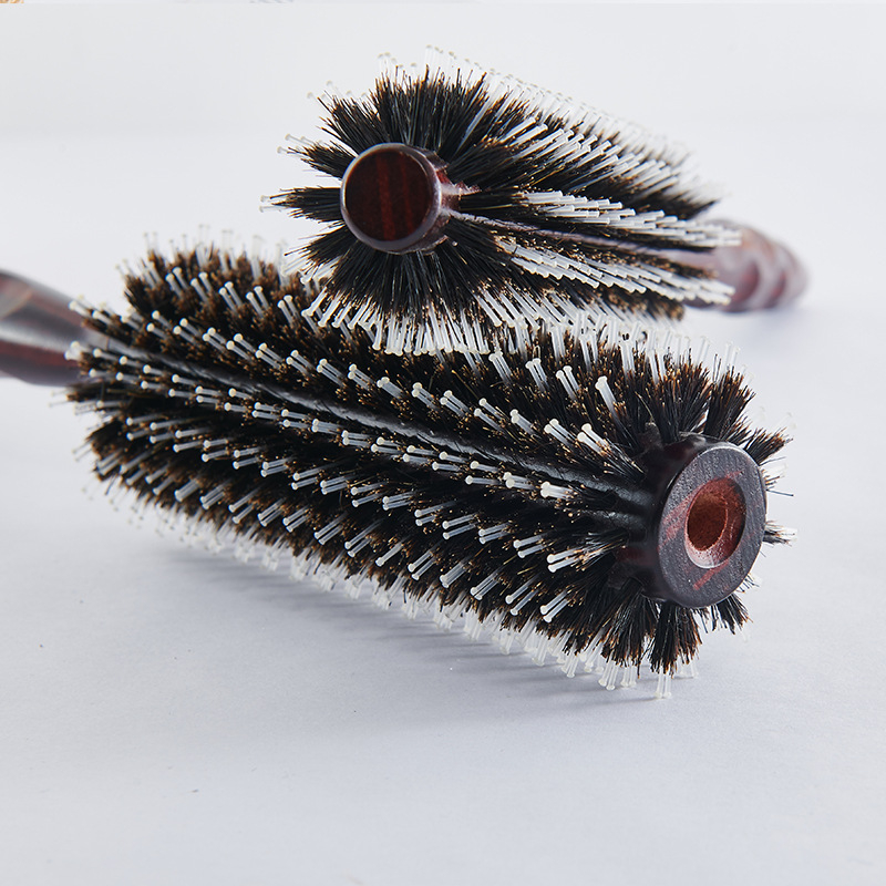 15-20 cm hosszú tömörfa hengeres hajfésű göndörítéshez és formázáshoz, sertésszőrös és nylon sörtékkel