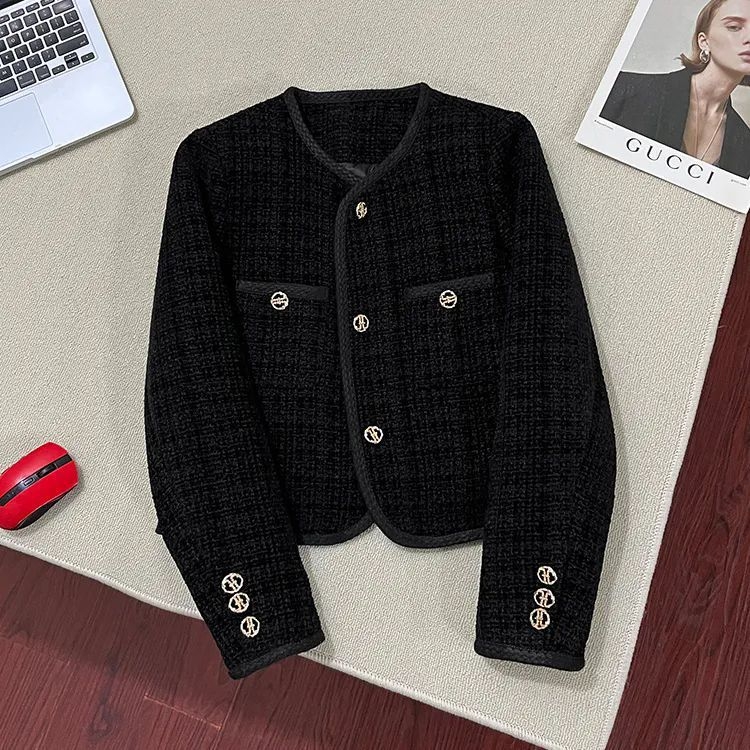 Ženski tweed kaput bordo boje, Chanel stil, zima 2025, s debelim podstavom, za malu figuru