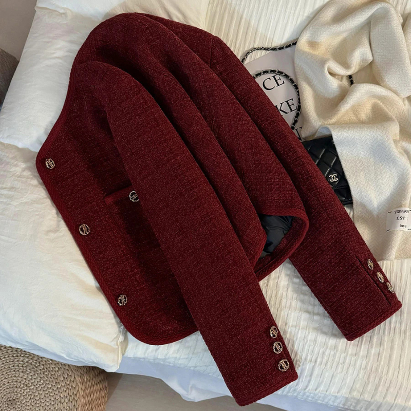 Ženski tweed kaput bordo boje, Chanel stil, zima 2025, s debelim podstavom, za malu figuru
