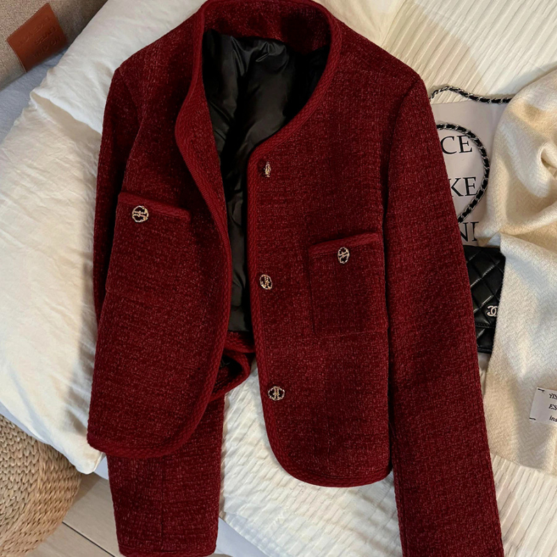 Ženski tweed kaput bordo boje, Chanel stil, zima 2025, s debelim podstavom, za malu figuru