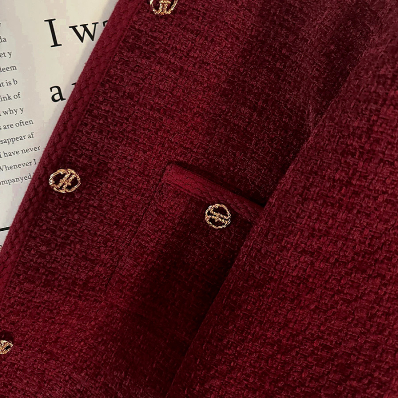 Ženski tweed kaput bordo boje, Chanel stil, zima 2025, s debelim podstavom, za malu figuru