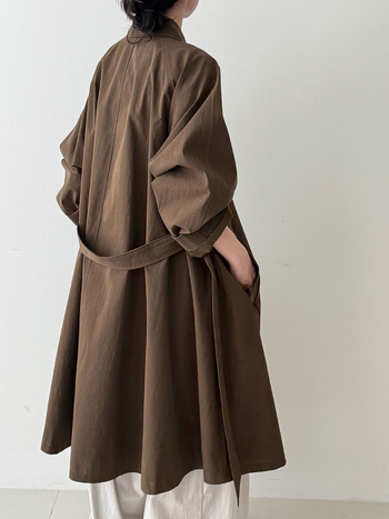 Női Hepburn-stílusú brit hosszú kabát övvel, elegáns retro őszi 2025