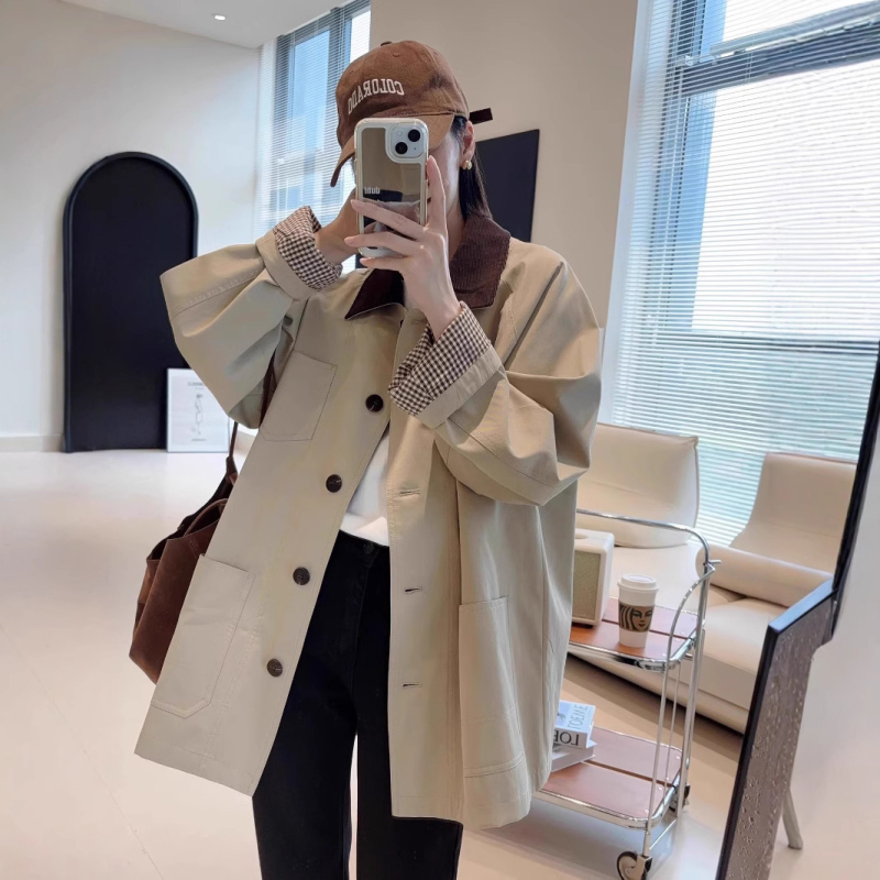 Női pamutból készült windbreaker laza szabású, középhosszú, khaki színű, kontrasztos részletekkel