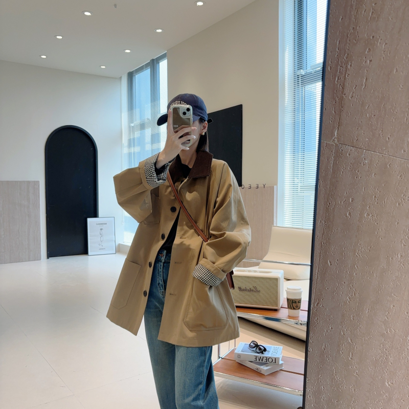 Női pamutból készült windbreaker laza szabású, középhosszú, khaki színű, kontrasztos részletekkel