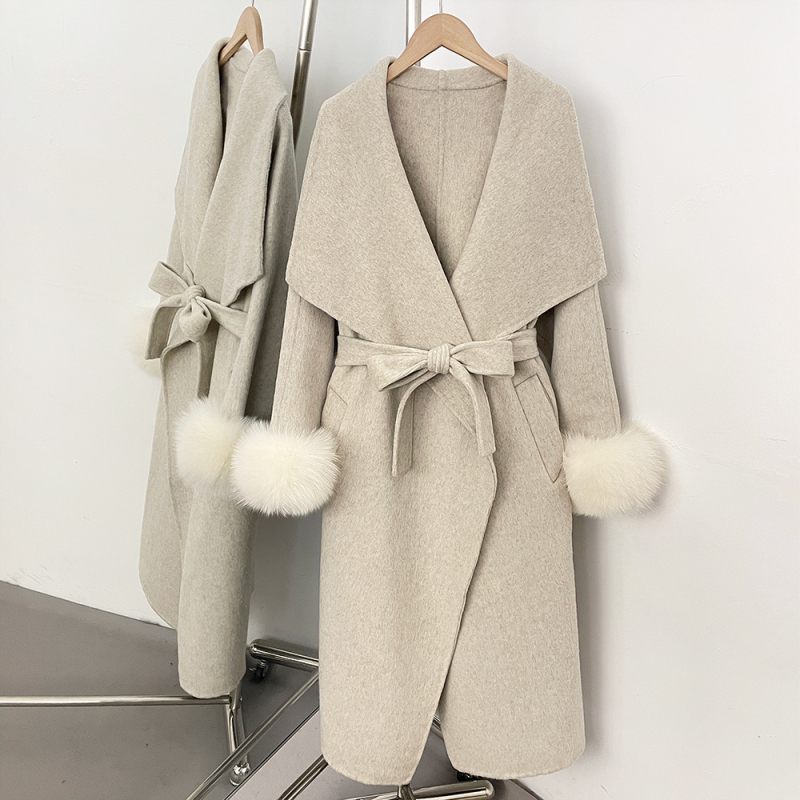 Ženski dugi vuneni kaput, dvostrani materijal, pojas u struku, rever, dugi rukavi, uredski stil