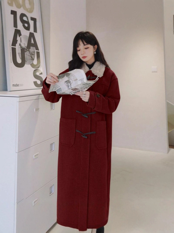 Koreai stílusú elegáns női gyapjúkabát, középhosszú, téli 2025, báránygyapjú gallérral
