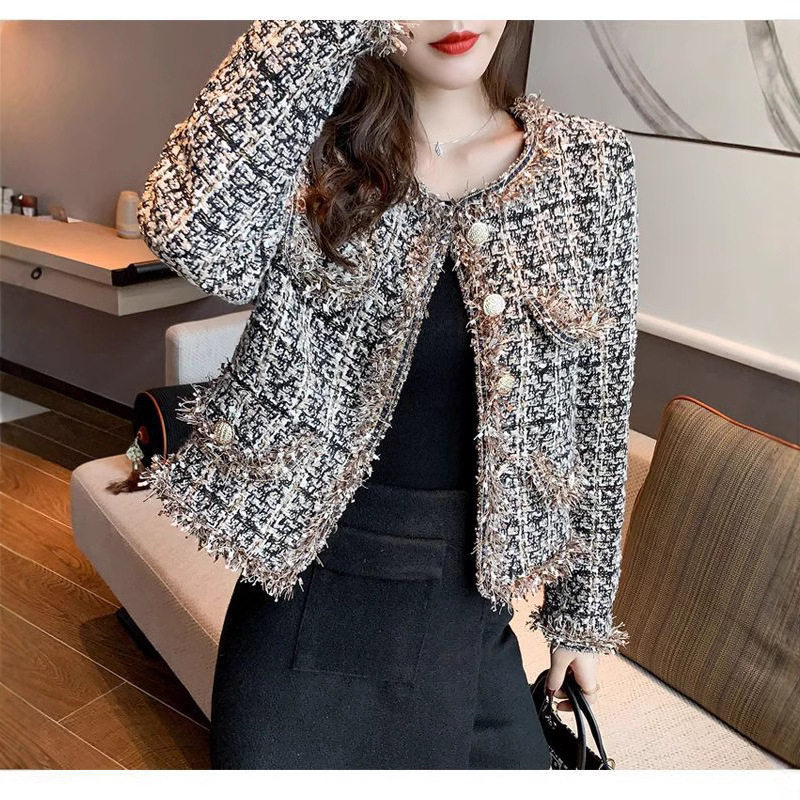 Ženski kratki kaput u francuskom Chanel stilu, s resama, retro elegantan, savršen za svaki outfit.