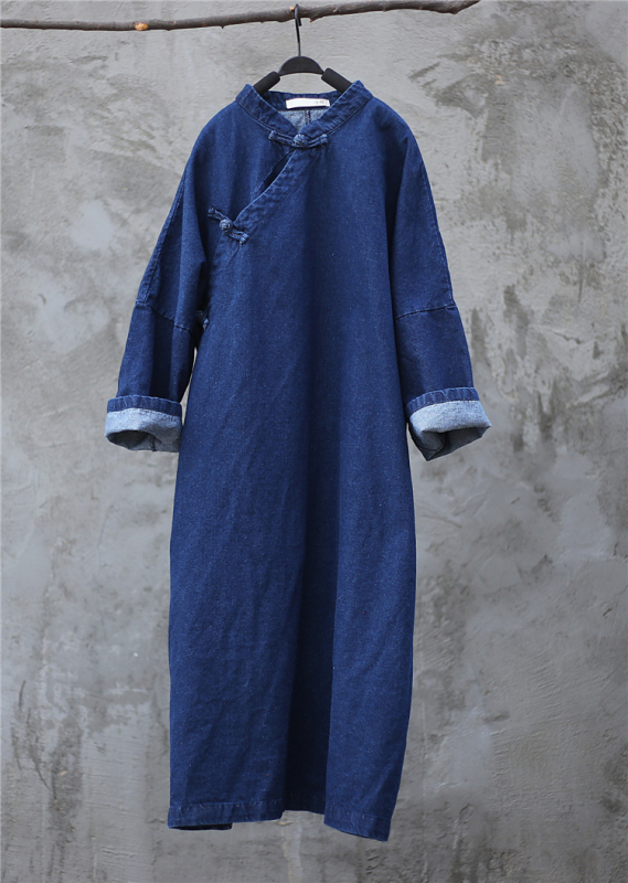 Dugački denim kaput inspiriran zenom, širok kroj, stojeći ovratnik, jednobojan, retro stil.