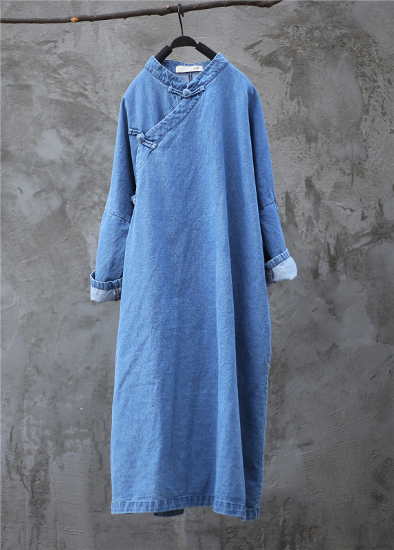 Dugački denim kaput inspiriran zenom, širok kroj, stojeći ovratnik, jednobojan, retro stil.