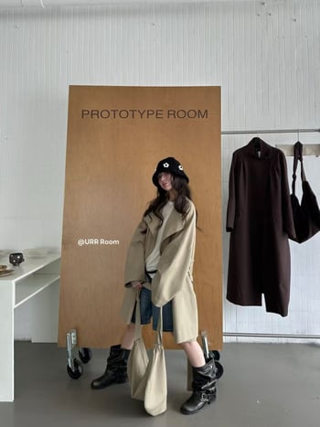 URR Room25S Jesenski trench s pojasom, široka silueta, jednobojna boja, casual stil, uz torbicu, visokokvalitetna tekstura