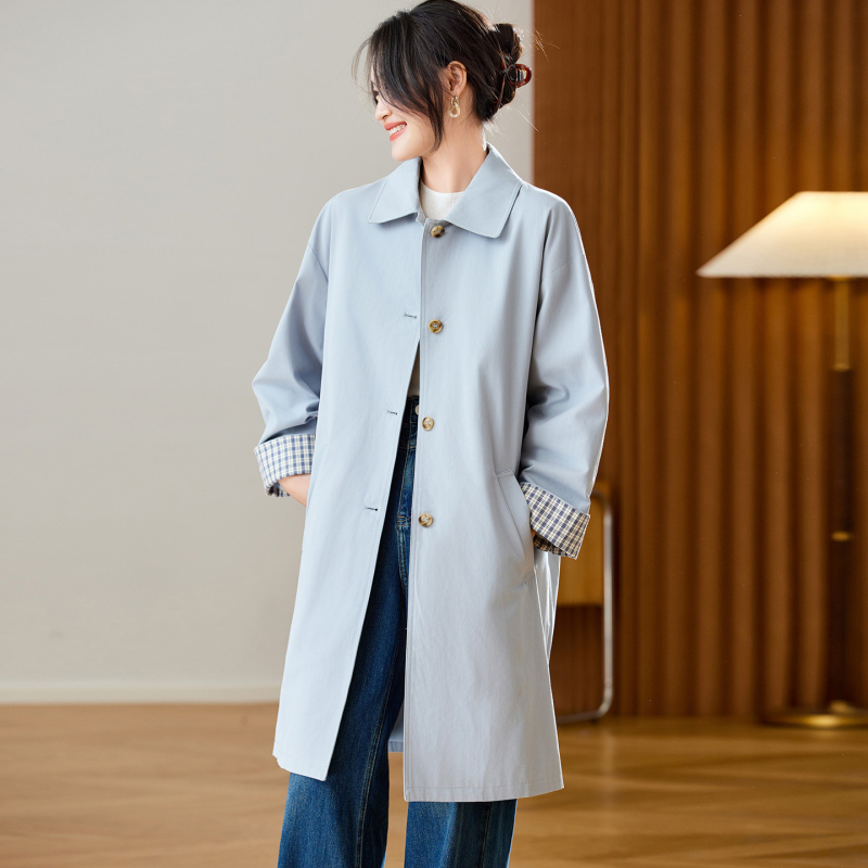 Női pamut cocoon fazonú khaki trench kabát, középhosszú, 2026 tavasz–ősz kollekció, brit vintázs stílus